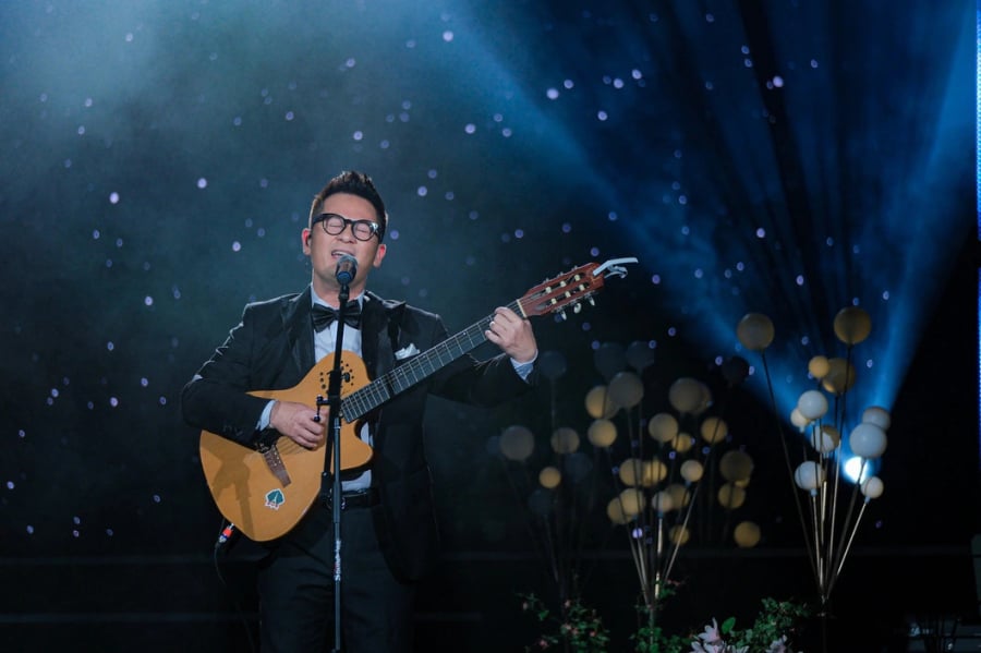 Bằng Kiều biểu diễn