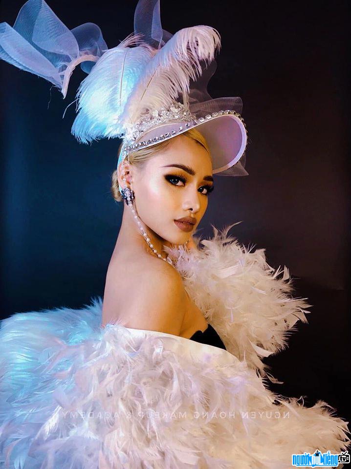 Ceisa Vũ trong buổi chụp hình thời trang