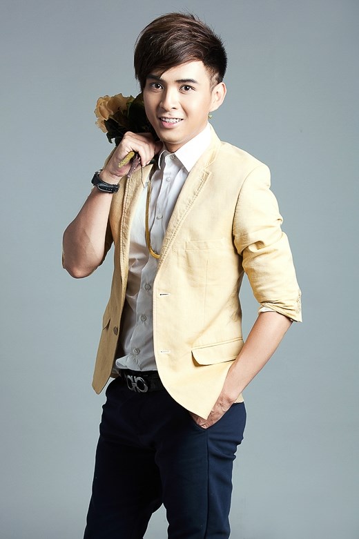 Ảnh Hồ Quang Hiếu trên sân khấu