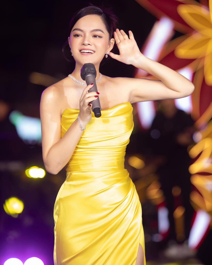 Phạm Quỳnh Anh trên sân khấu