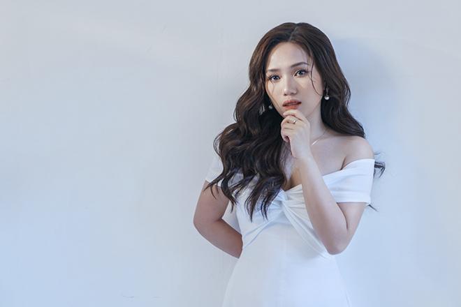 Ảnh Thùy Chi biểu diễn