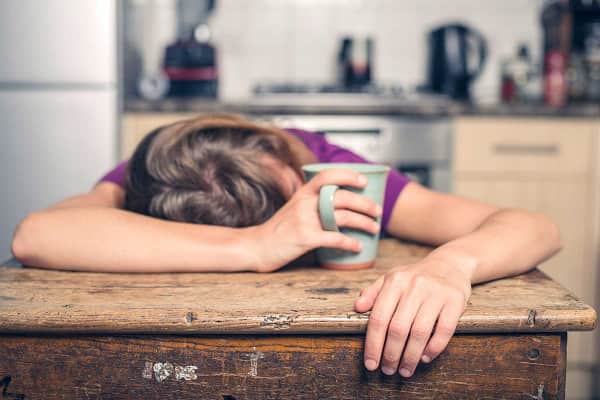 7 thói quen ăn uống sai lầm khiến cơ thể mệt mỏi - Ảnh 1.